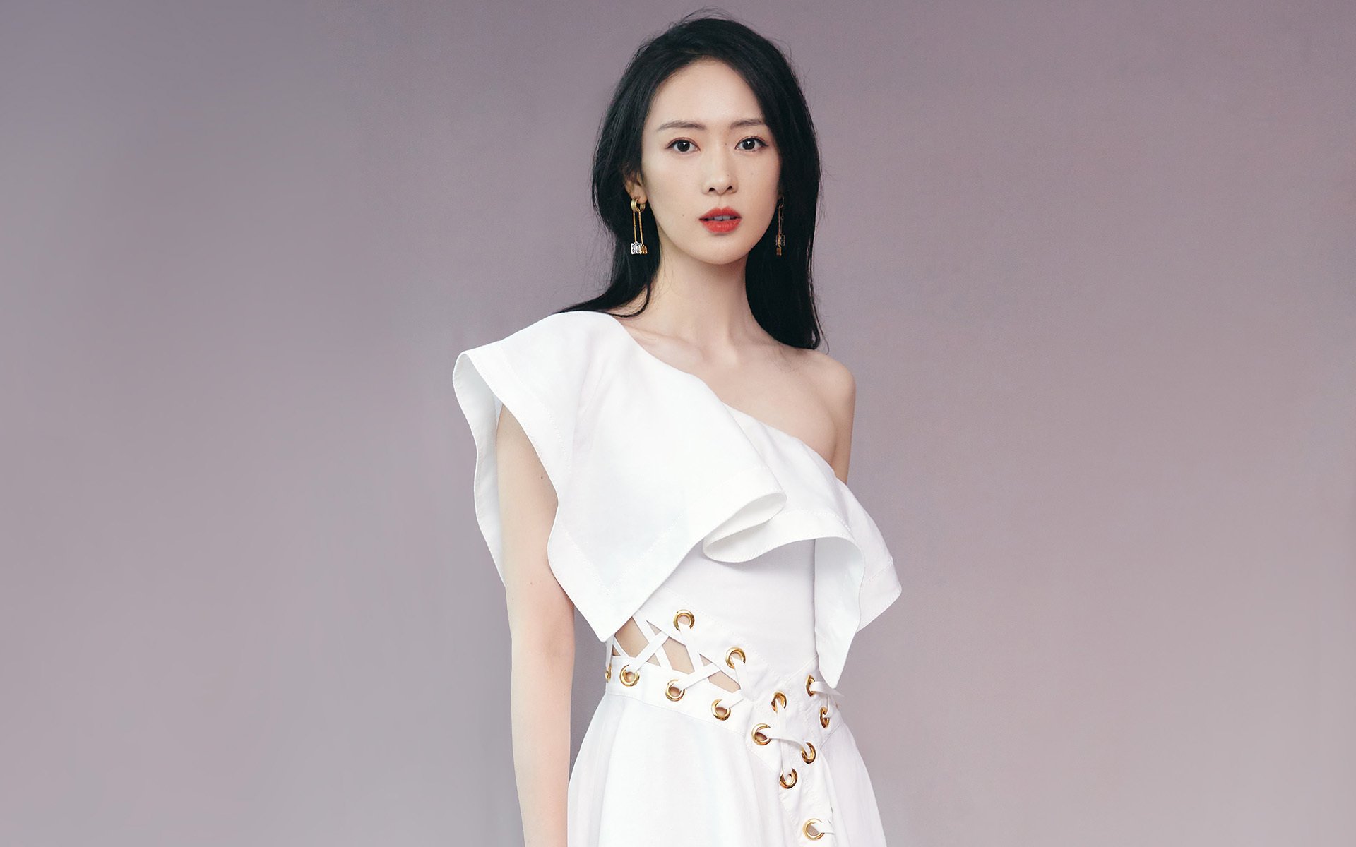 巴黎中场调度精准掌控全场节奏，巴黎 主场