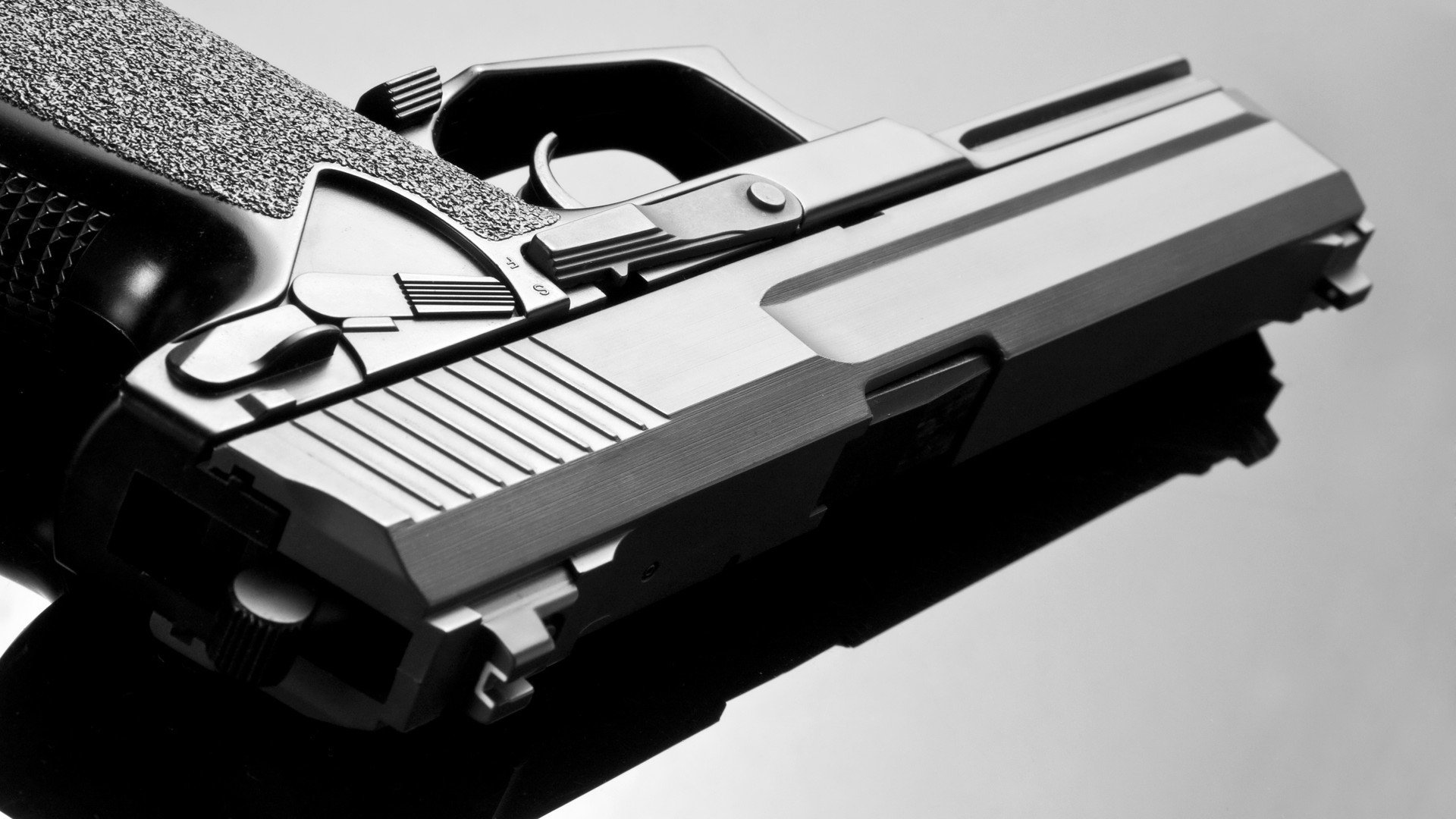 布克抢断致胜太阳东部前四稳固,布克36分太阳险胜火箭